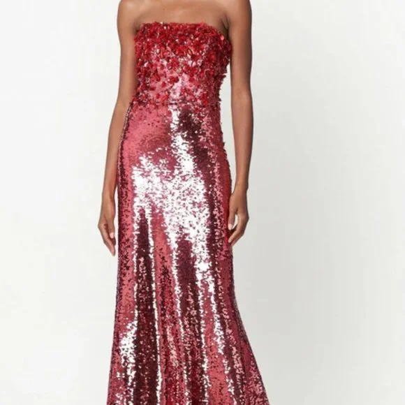 carolina herrera evening dresses Embroidered Sleeveless Bateau Neck Gown thanks to the liquid Carolina Herrera Pre-fall 26 Collection